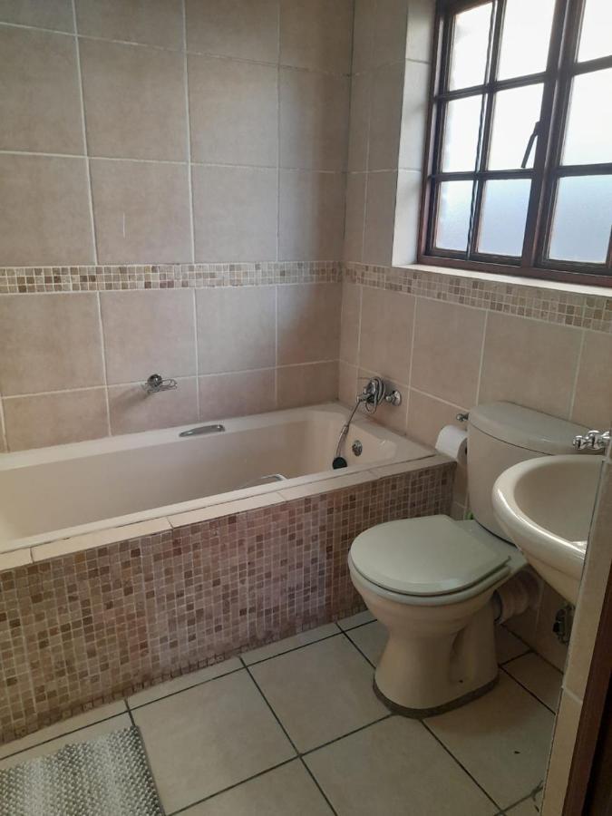 Tumi'S Home Away- 3 Bedroom Witbank Luaran gambar